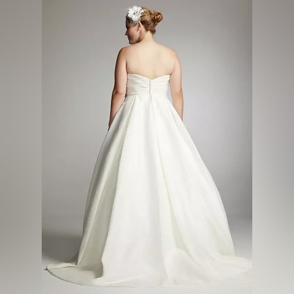 David’s Bridal Shantung Taffeta Sweetheart Strapless Wedding Ball Gown Dress - Picture 13 of 15